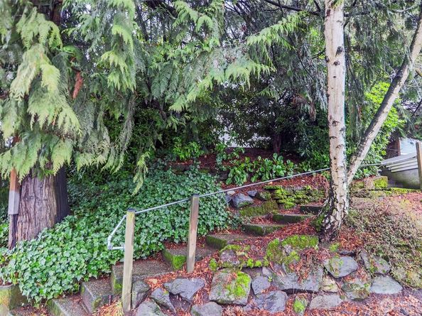 2209 E Roanoke Street, Seattle WA 98112