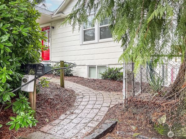 2209 E Roanoke Street, Seattle WA 98112