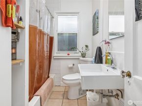 2209 E Roanoke Street, Seattle WA 98112
