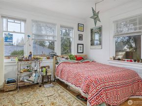 2209 E Roanoke Street, Seattle WA 98112