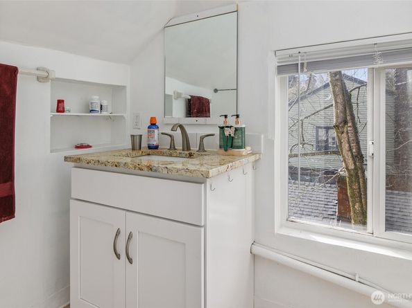 2209 E Roanoke Street, Seattle WA 98112