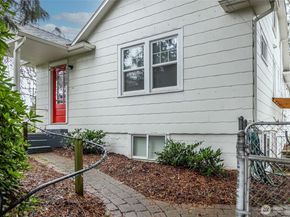 2209 E Roanoke Street, Seattle WA 98112
