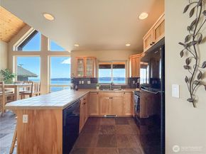 49 M Whidbey Island Drive, Everett WA 98206