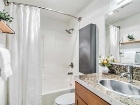 3661 Phinney Avenue N 208, Seattle WA 98103