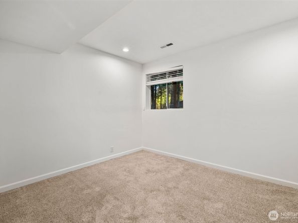 16939 SE 39th Street, Bellevue WA 98008
