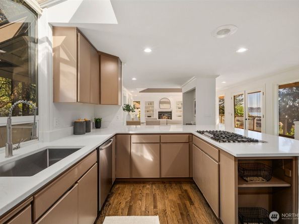 16939 SE 39th Street, Bellevue WA 98008