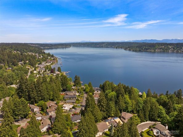 16939 SE 39th Street, Bellevue WA 98008