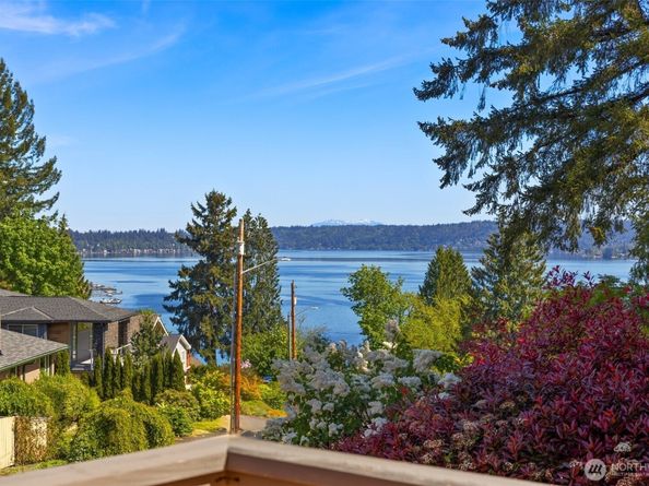 16939 SE 39th Street, Bellevue WA 98008