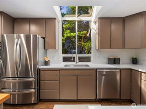 16939 SE 39th Street, Bellevue WA 98008
