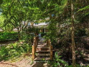 11750 NE 36th Place, Bellevue WA 98005