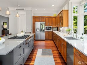 8418 SE 44th Street, Mercer Island WA 98040