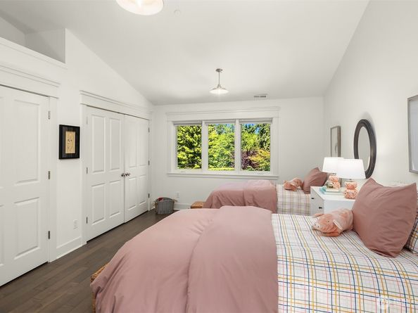 8418 SE 44th Street, Mercer Island WA 98040