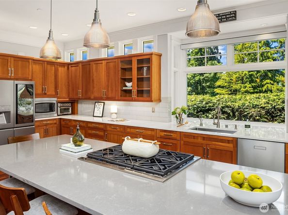 8418 SE 44th Street, Mercer Island WA 98040