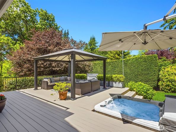 8418 SE 44th Street, Mercer Island WA 98040
