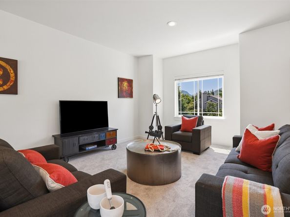 125 1st Avenue NW, Issaquah WA 98027