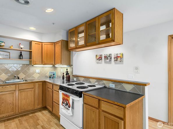 9517 35th Avenue NE 2A, Seattle WA 98115