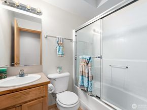 9517 35th Avenue NE 2A, Seattle WA 98115