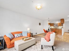 9517 35th Avenue NE 2A, Seattle WA 98115