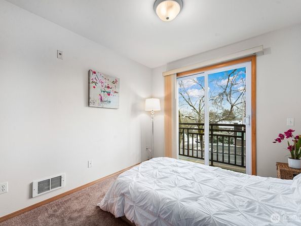 9517 35th Avenue NE 2A, Seattle WA 98115