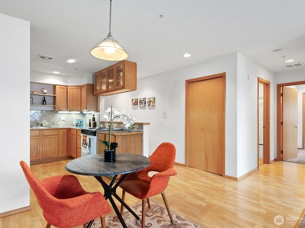 9517 35th Avenue NE 2A, Seattle WA 98115