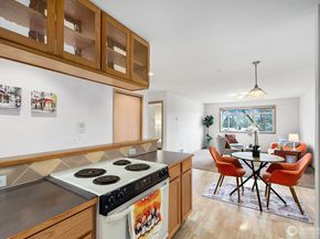 9517 35th Avenue NE 2A, Seattle WA 98115