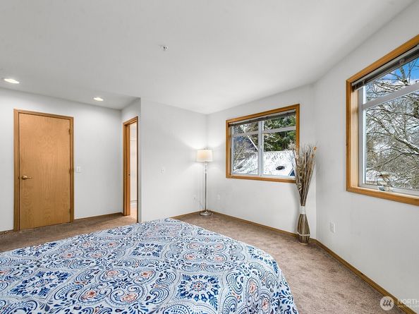 9517 35th Avenue NE 2A, Seattle WA 98115