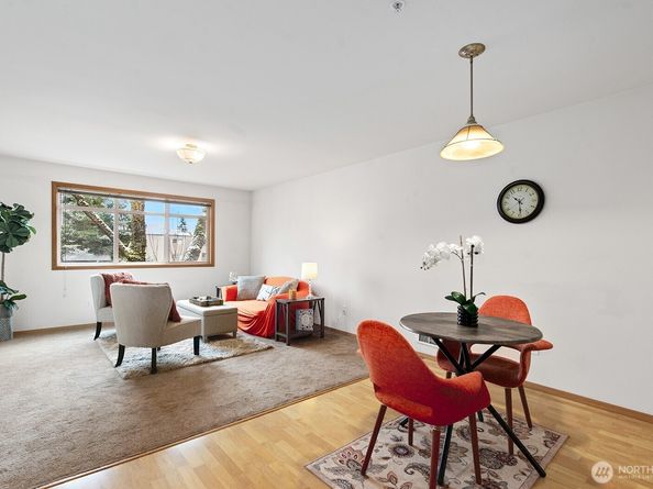 9517 35th Avenue NE 2A, Seattle WA 98115
