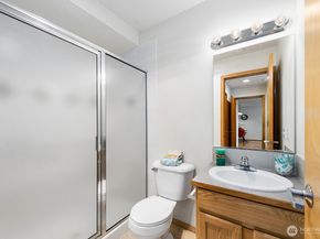 9517 35th Avenue NE 2A, Seattle WA 98115