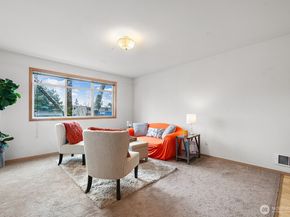 9517 35th Avenue NE 2A, Seattle WA 98115