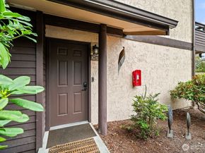 132 Summit Avenue N C1, Kent WA 98030