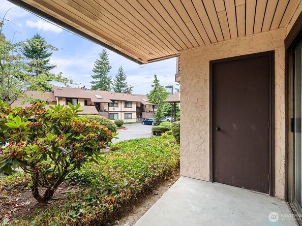 132 Summit Avenue N C1, Kent WA 98030