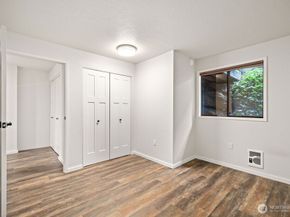 132 Summit Avenue N C1, Kent WA 98030