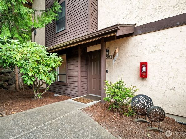 132 Summit Avenue N C1, Kent WA 98030