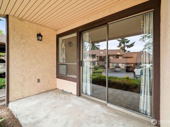 132 Summit Avenue N C1, Kent WA 98030