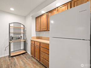 132 Summit Avenue N C1, Kent WA 98030