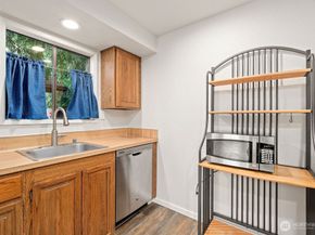 132 Summit Avenue N C1, Kent WA 98030