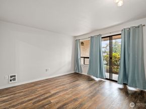 132 Summit Avenue N C1, Kent WA 98030