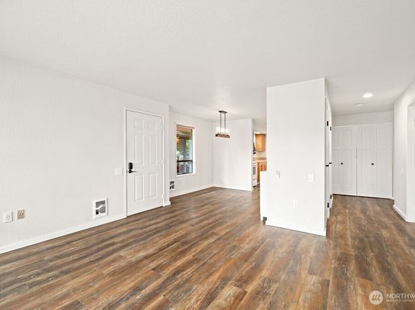 132 Summit Avenue N C1, Kent WA 98030