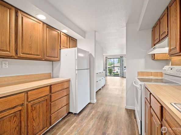132 Summit Avenue N C1, Kent WA 98030