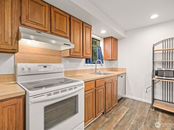 132 Summit Avenue N C1, Kent WA 98030