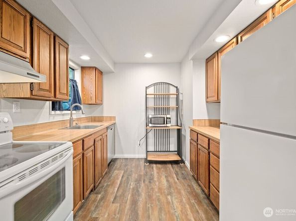 132 Summit Avenue N C1, Kent WA 98030