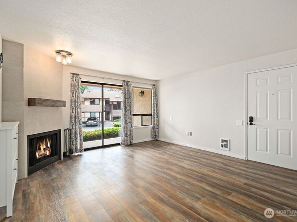 132 Summit Avenue N C1, Kent WA 98030