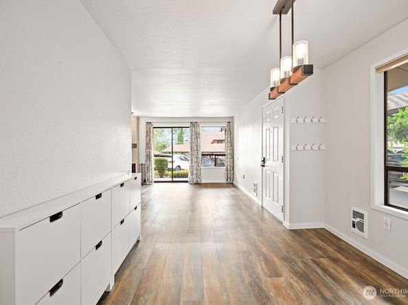 132 Summit Avenue N C1, Kent WA 98030