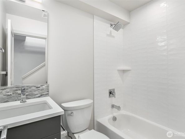 5044 Sand Point Place NE C, Seattle WA 98105