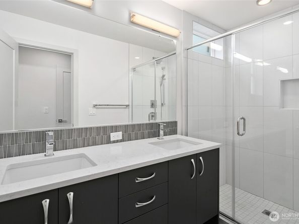 5044 Sand Point Place NE C, Seattle WA 98105