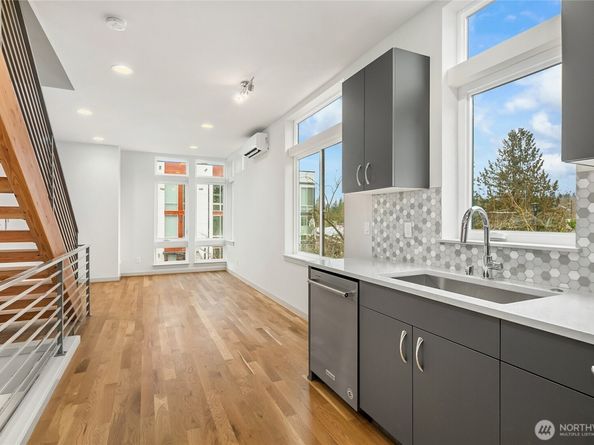 5044 Sand Point Place NE C, Seattle WA 98105