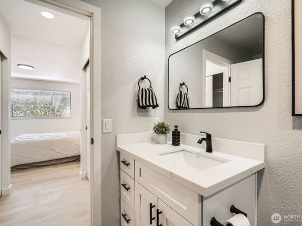 9512 1st Avenue NE 110, Seattle WA 98115