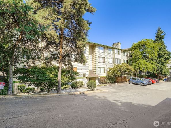 9512 1st Avenue NE 110, Seattle WA 98115