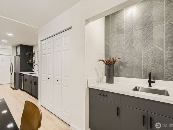 9512 1st Avenue NE 110, Seattle WA 98115