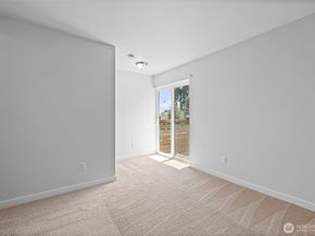 911 N 104th Street A, Seattle WA 98133
